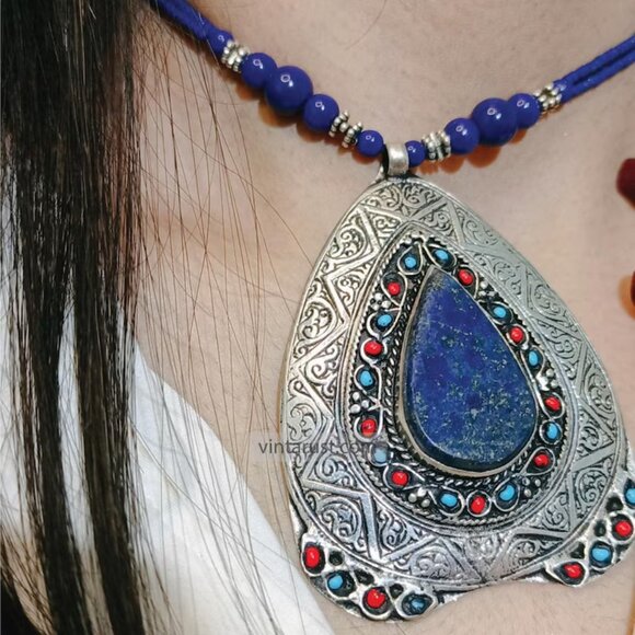Handmade lapis lazuli pendant necklace: boho jewelry with beads and gemstones. - Picture 5 of 8